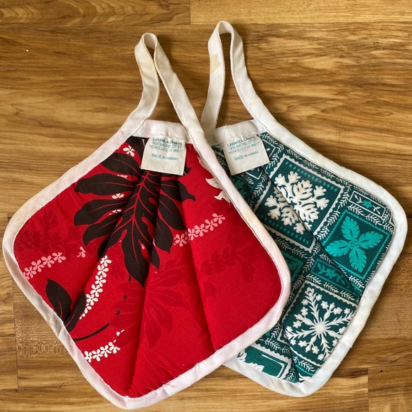 Pair of Lanakila Crafts Hawaii print pot holders - Picture 10 of 10